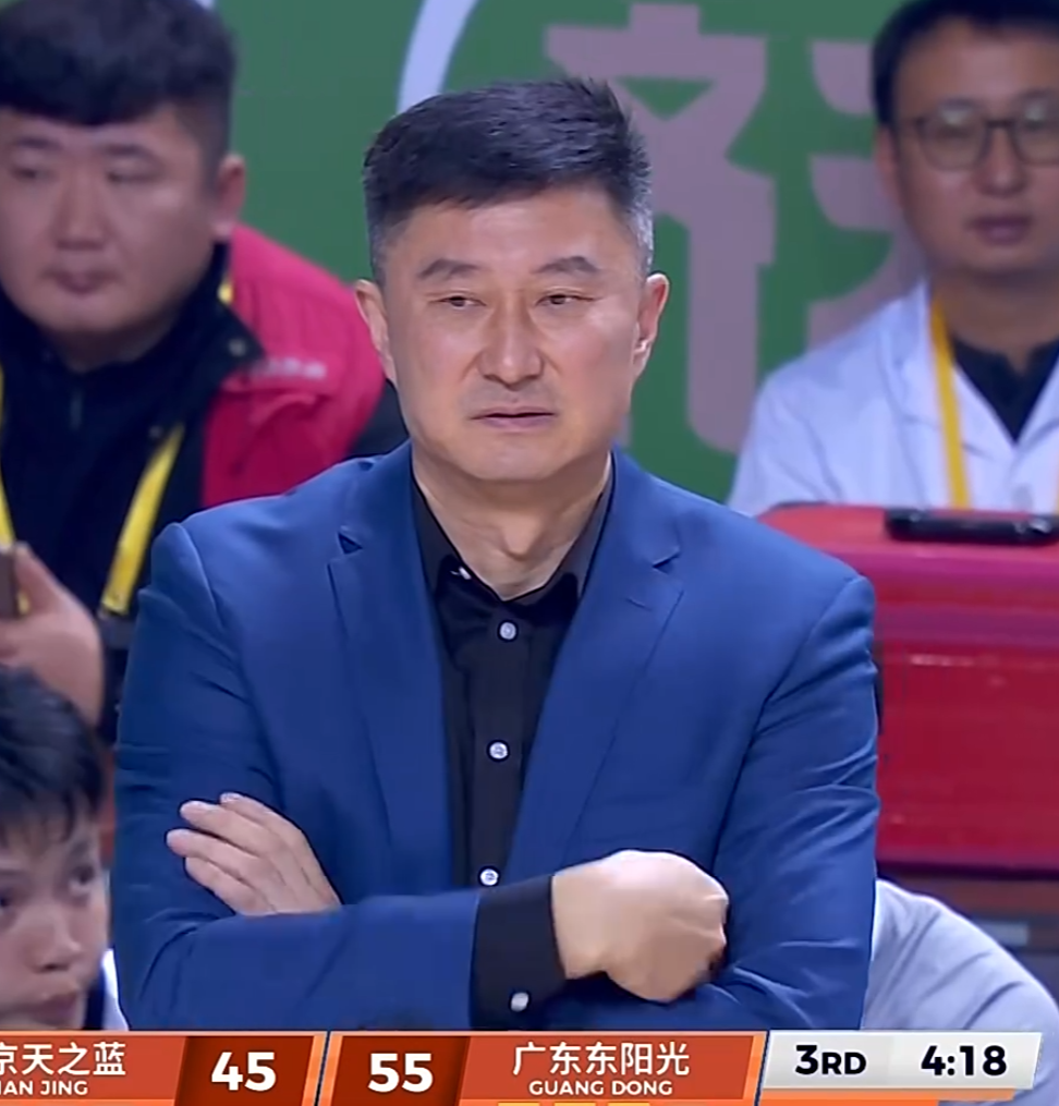元游棋牌官方入口-宏远速递！杜锋将赴塞尔维亚学习，徐杰好事将近，广东旧将再就业